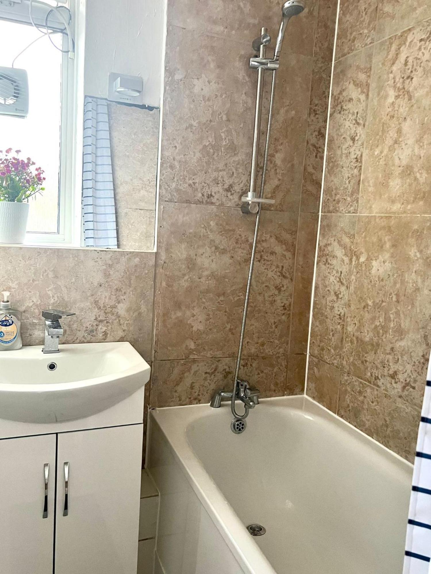 Homestay Spacious Double Near The City London