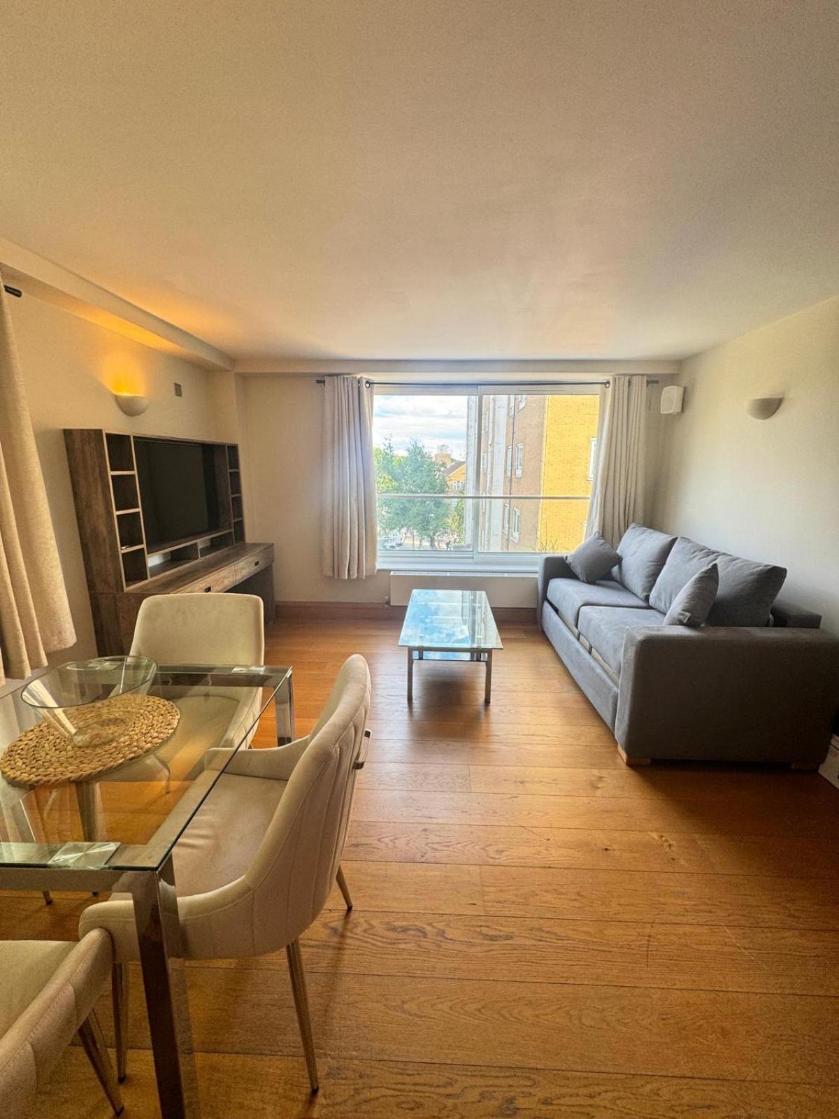 Westwood House Apartment