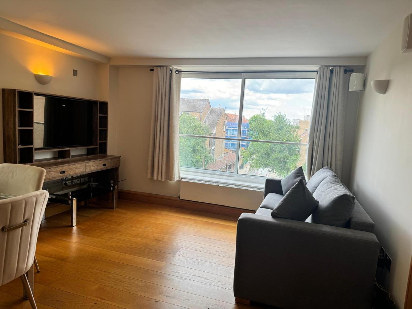 Westwood House Apartment *
