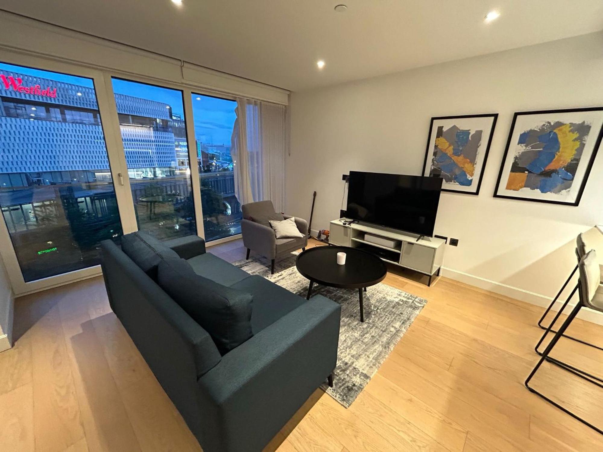 Luxury 2 Beds In White Apartment London