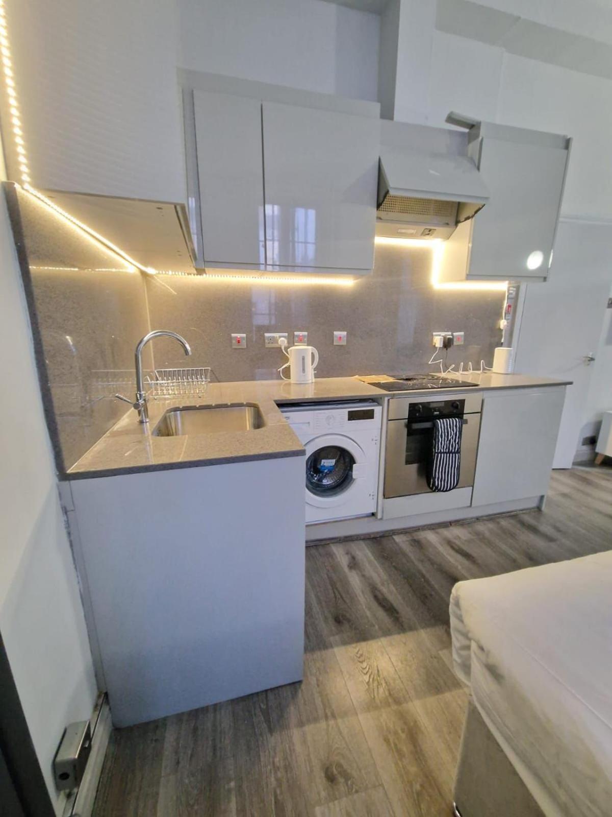 Baker Street Residences Apartment *