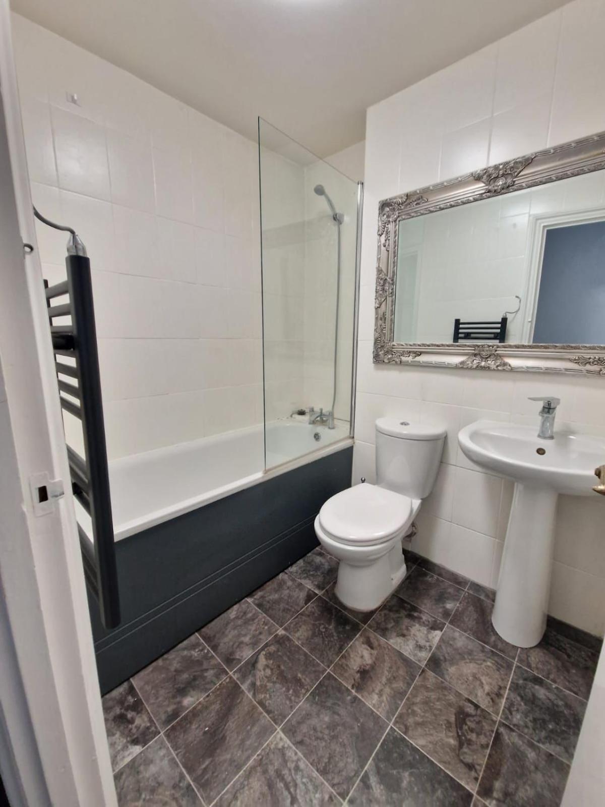Baker Street Residences Apartment *