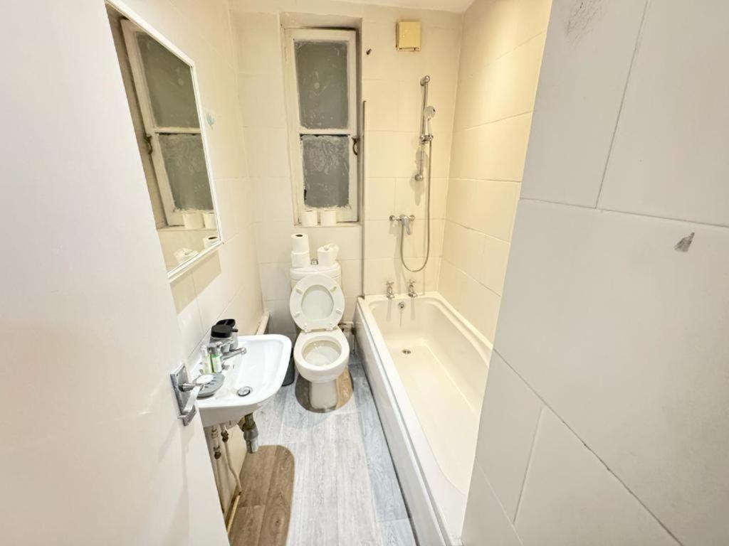 Three Bedroom Near Thomas River Londres