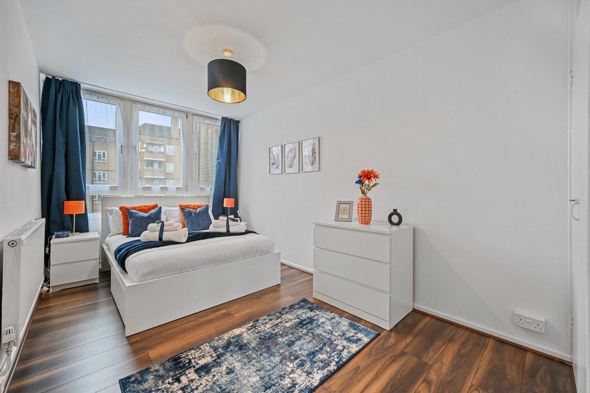 Chic 2-bed Flat With Workspace, Balcony, Parking London