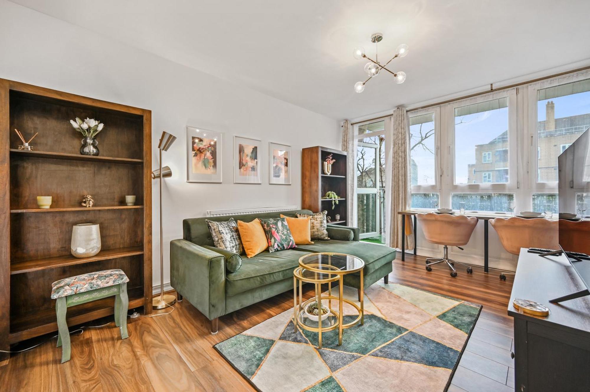 Apartment Chic 2-bed Flat With Workspace, Balcony, Parking *