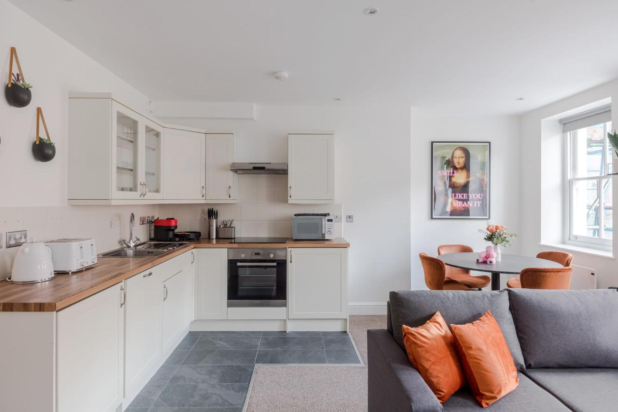 The Sensual Breeze - Fitzrovia - Frankie Says Apartment London