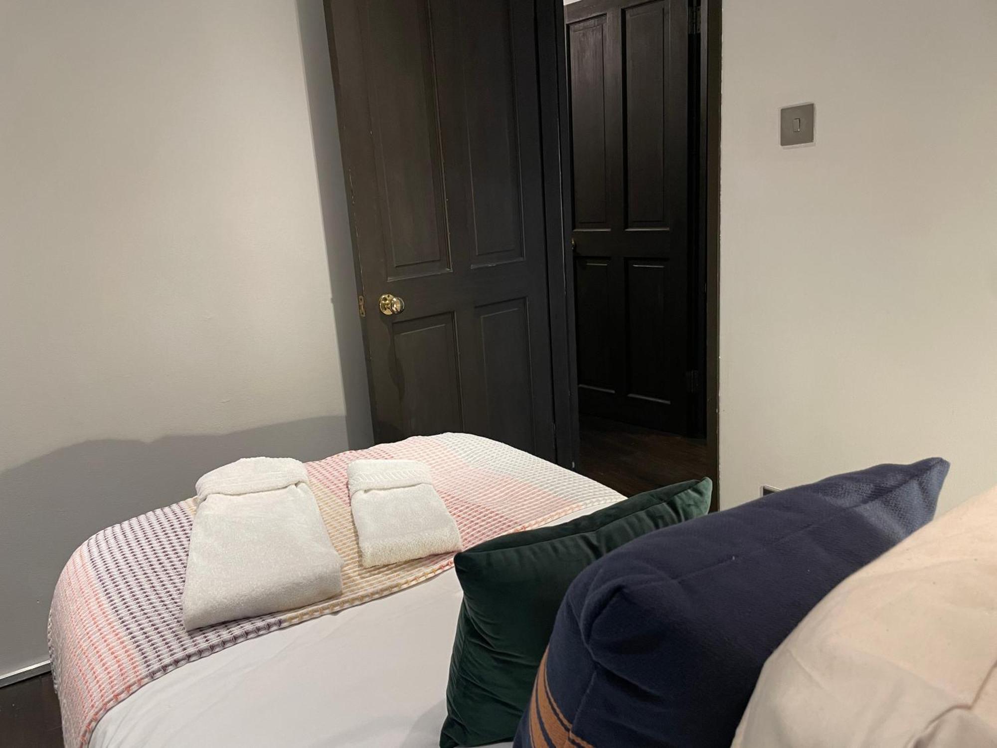 Stepney Gated Area With Parking & Garden London