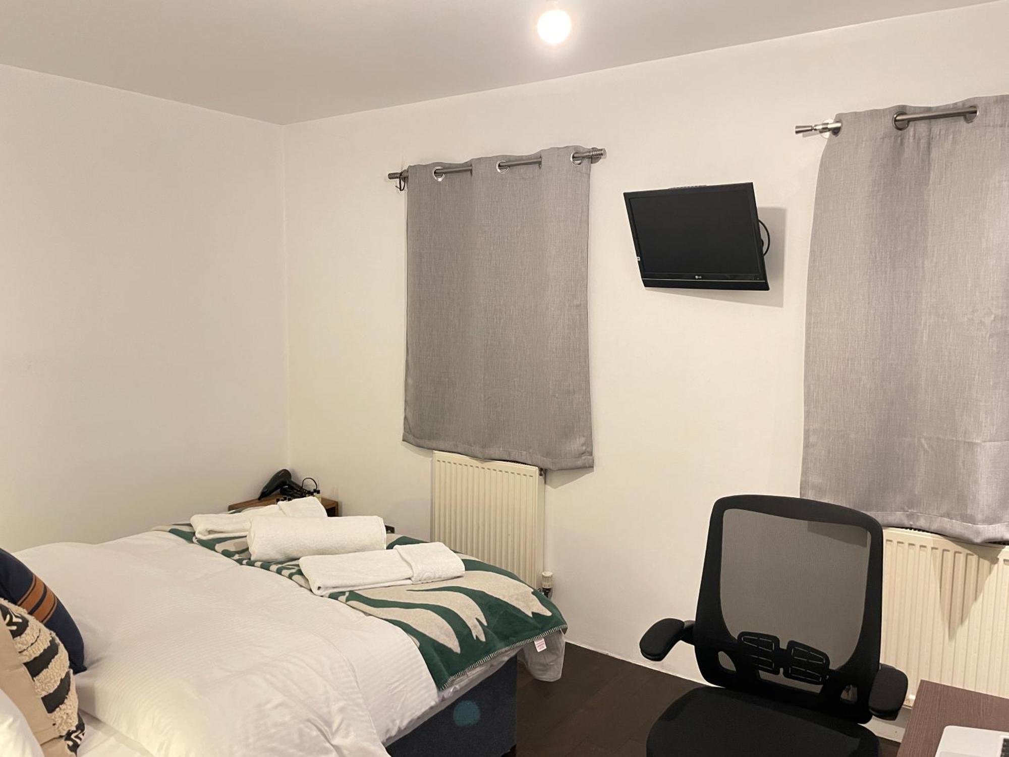 Apartment Stepney Gated Area With Parking & Garden London
