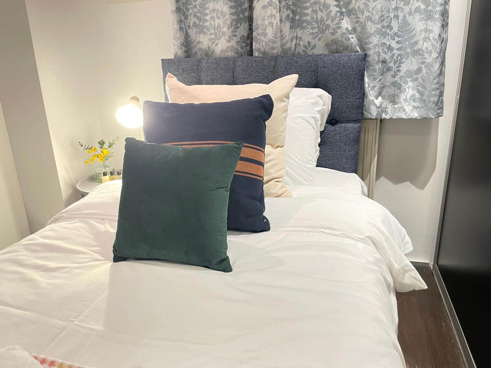 Apartment Stepney Gated Area With Parking & Garden