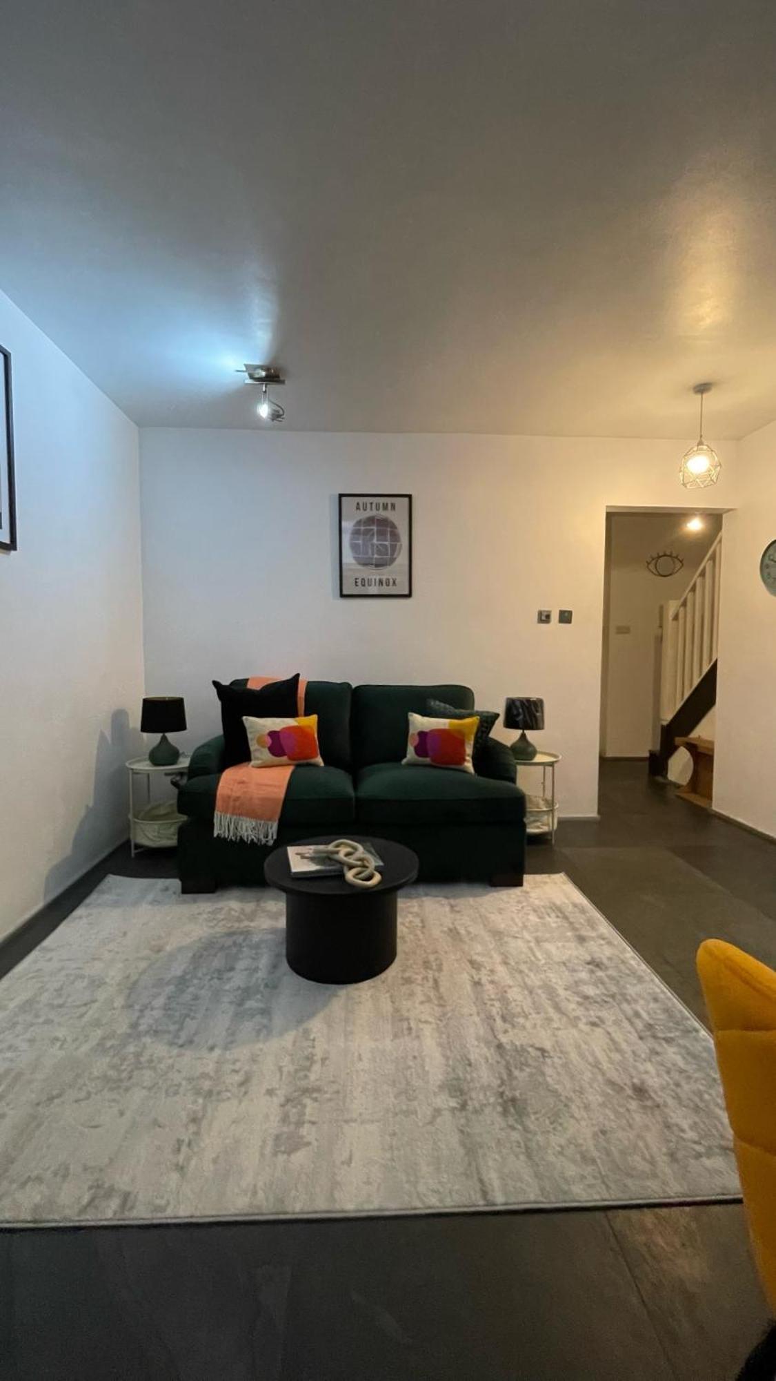 Stepney Gated Area With Parking & Garden