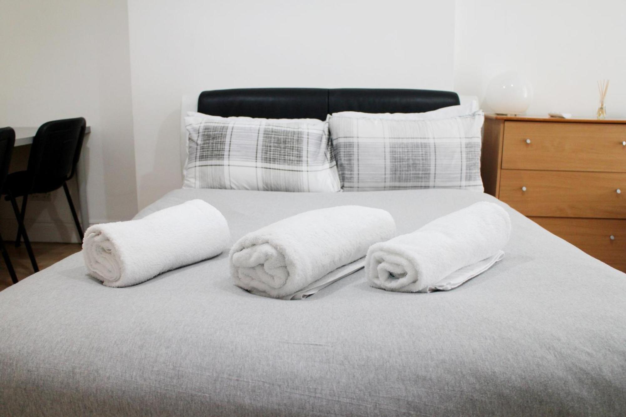 Large Garden Flat On Golders Road Leilighet *