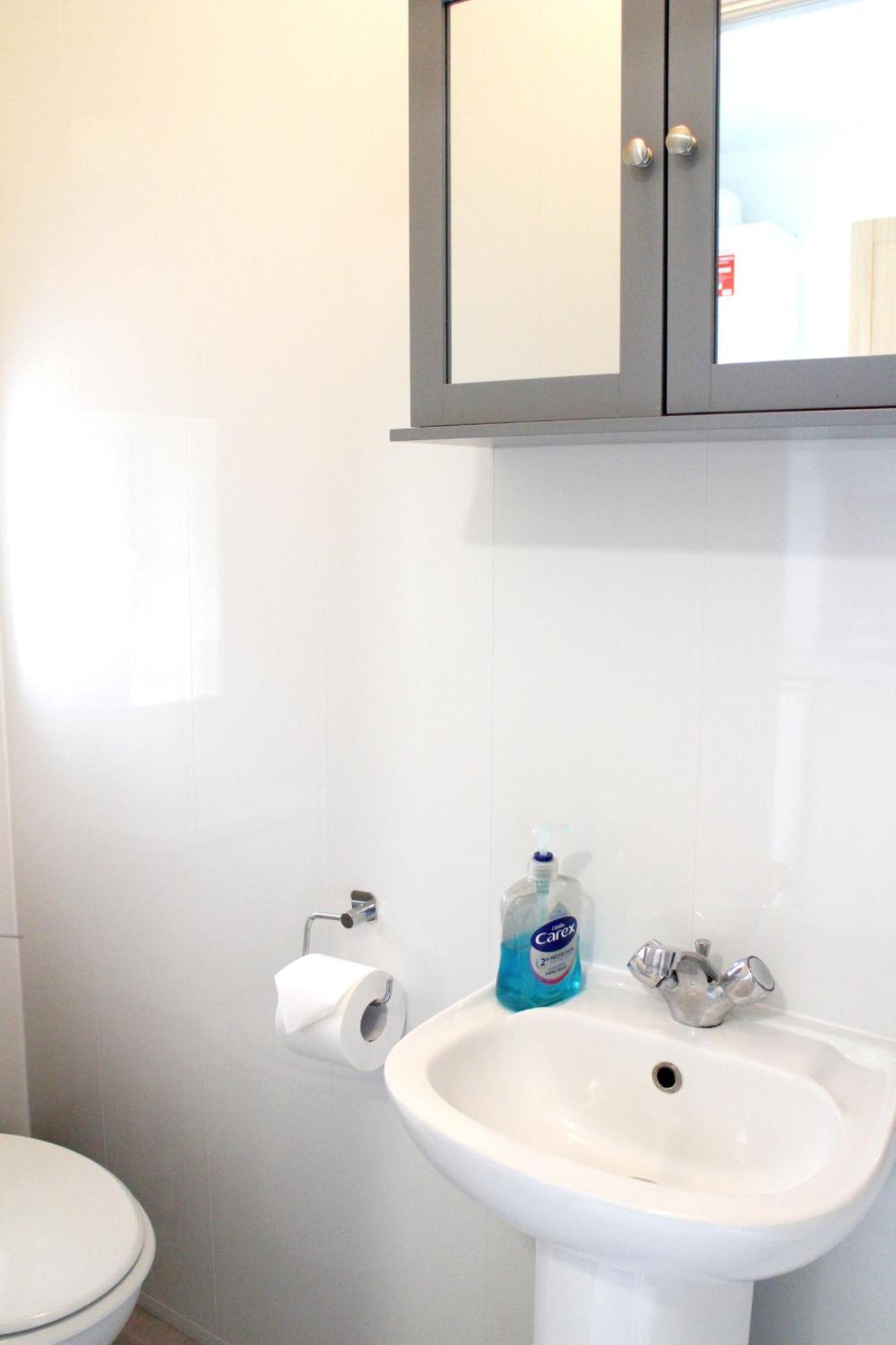 Large Garden Flat On Golders Road Leilighet