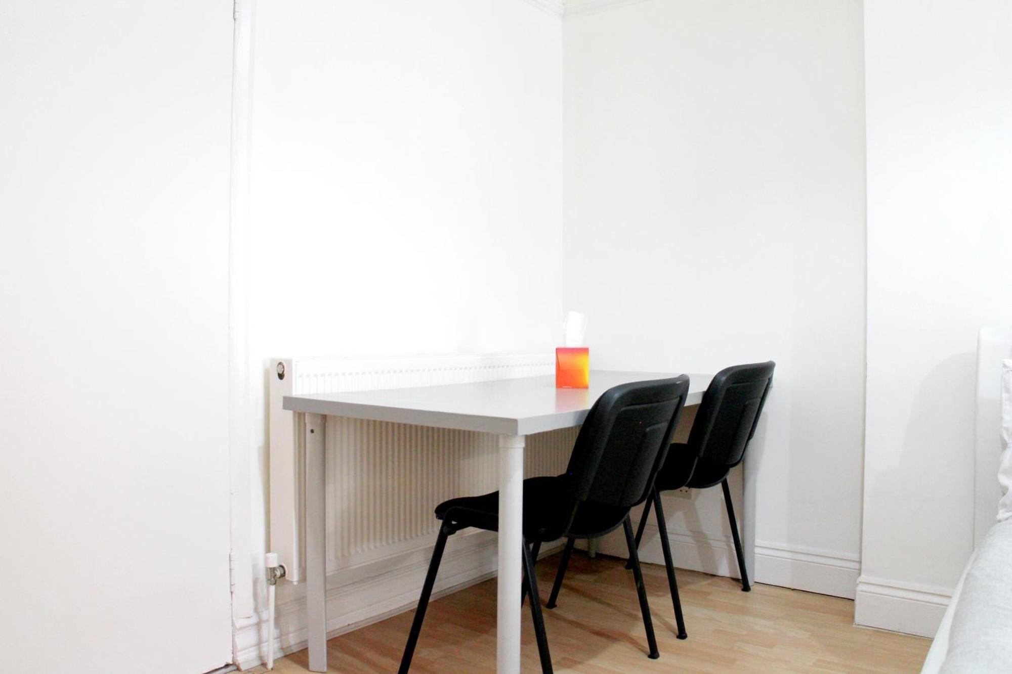 Leilighet Large Garden Flat On Golders Road London