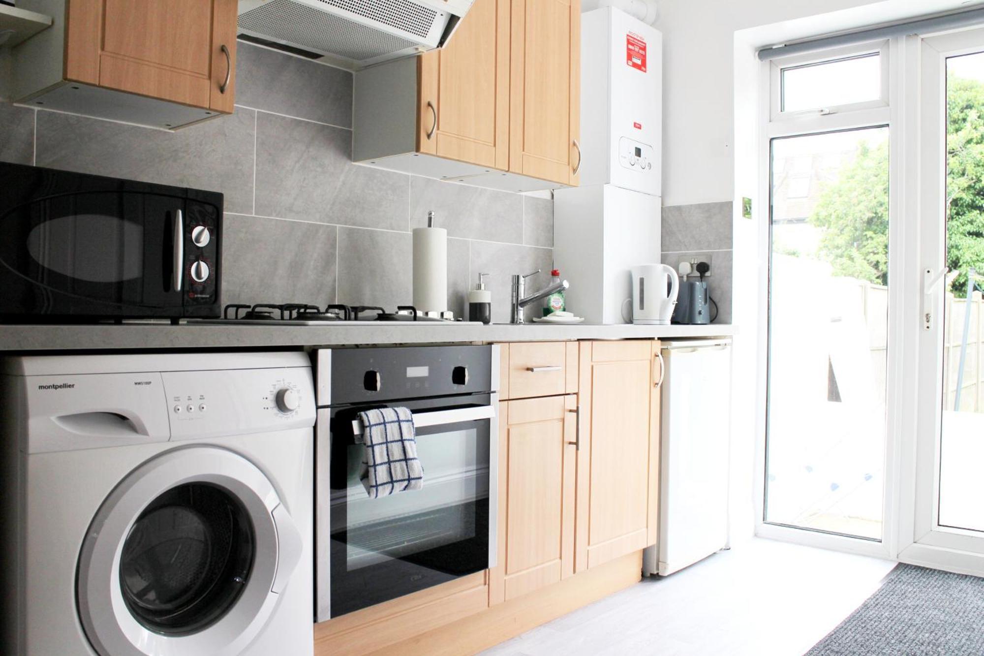 Large Garden Flat On Golders Road Leilighet *