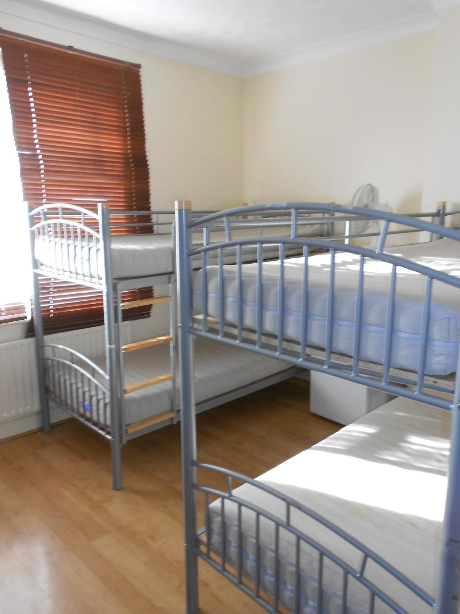 24/7 Hostel