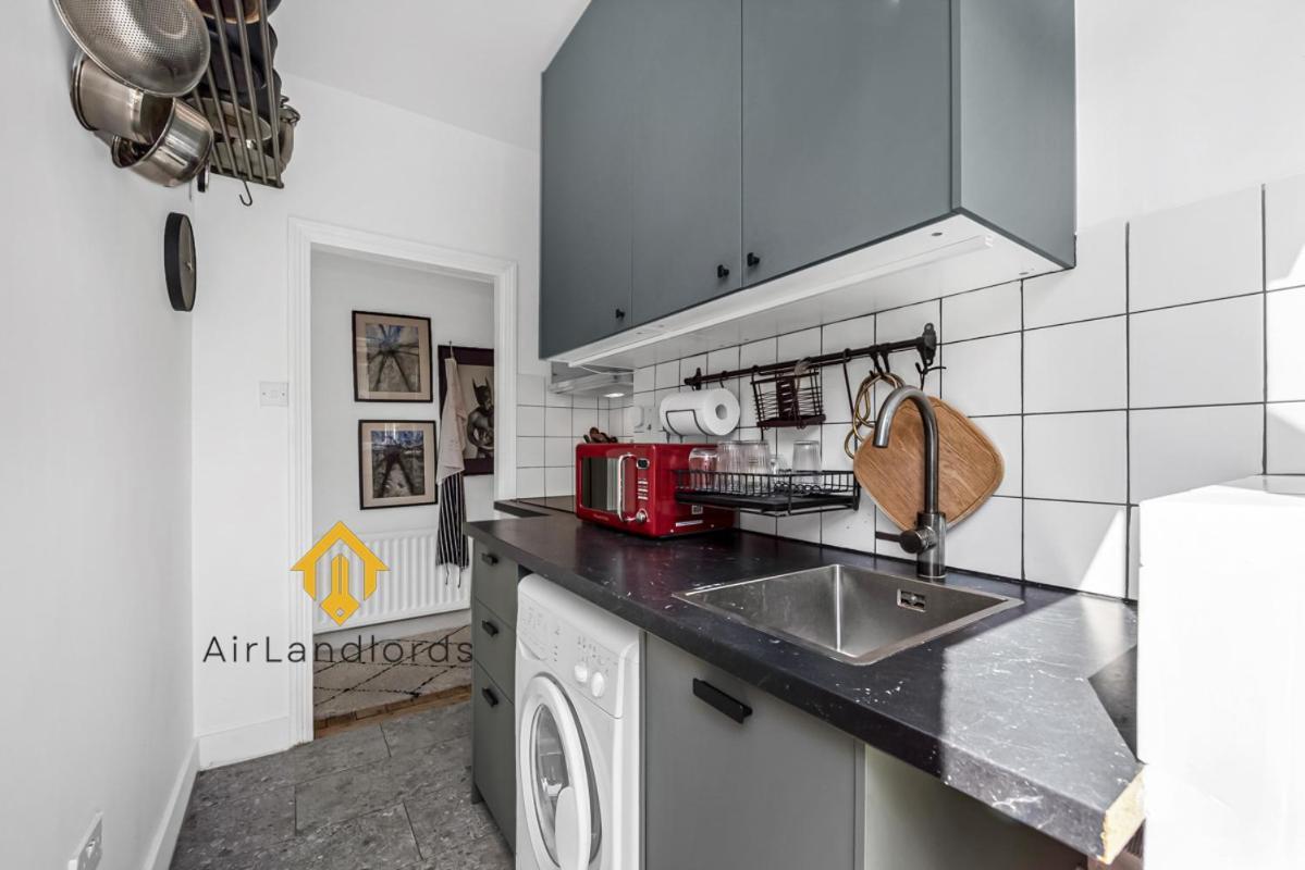 Unique 2 Bedroom Flat In Heart Of Walthamstow * Londen