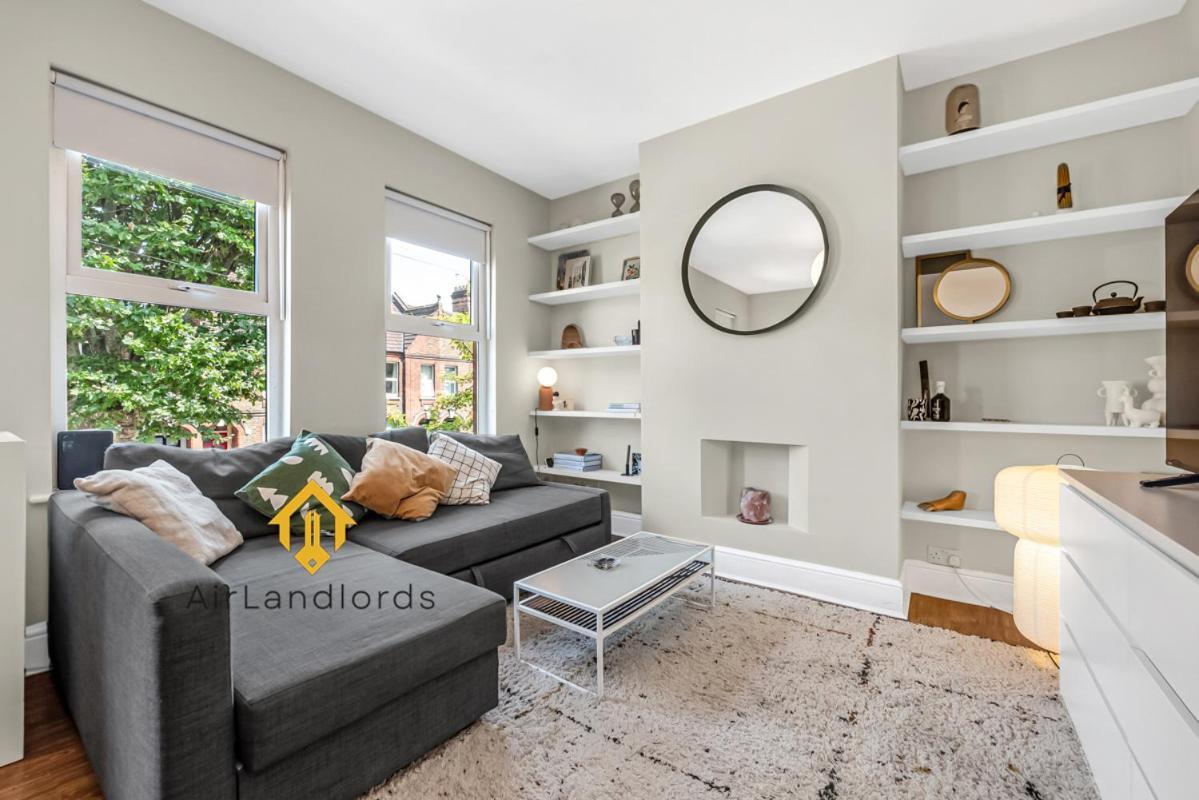 Unique 2 Bedroom Flat In Heart Of Walthamstow Londen