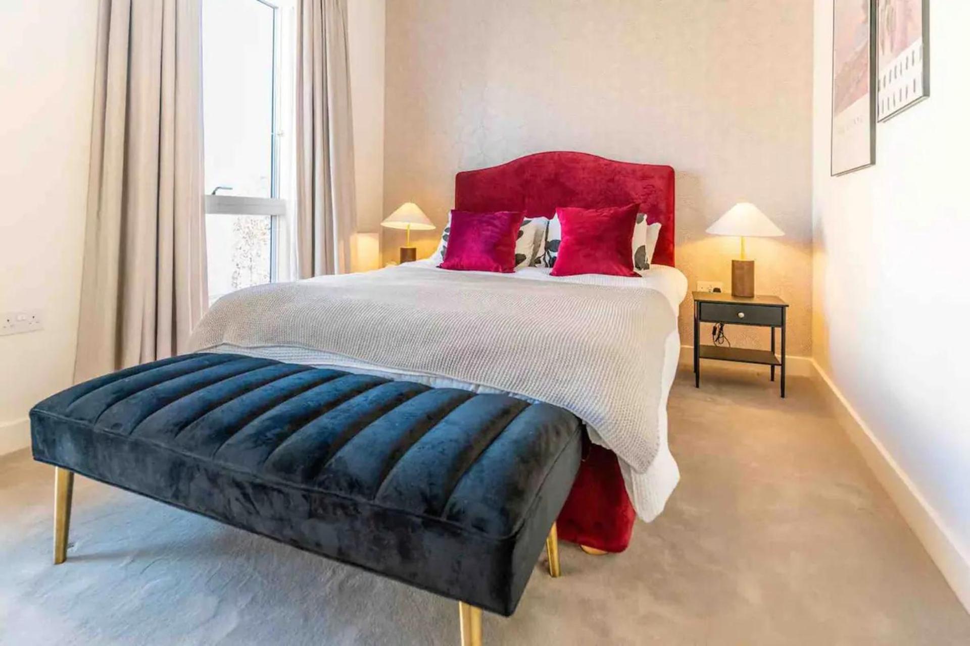 Oasis - Spacious 4 Bedroom House London