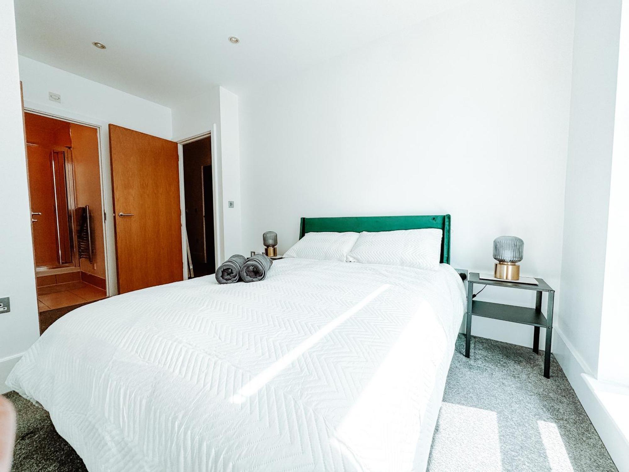 Two Bedroom Luxury Waterfront In *