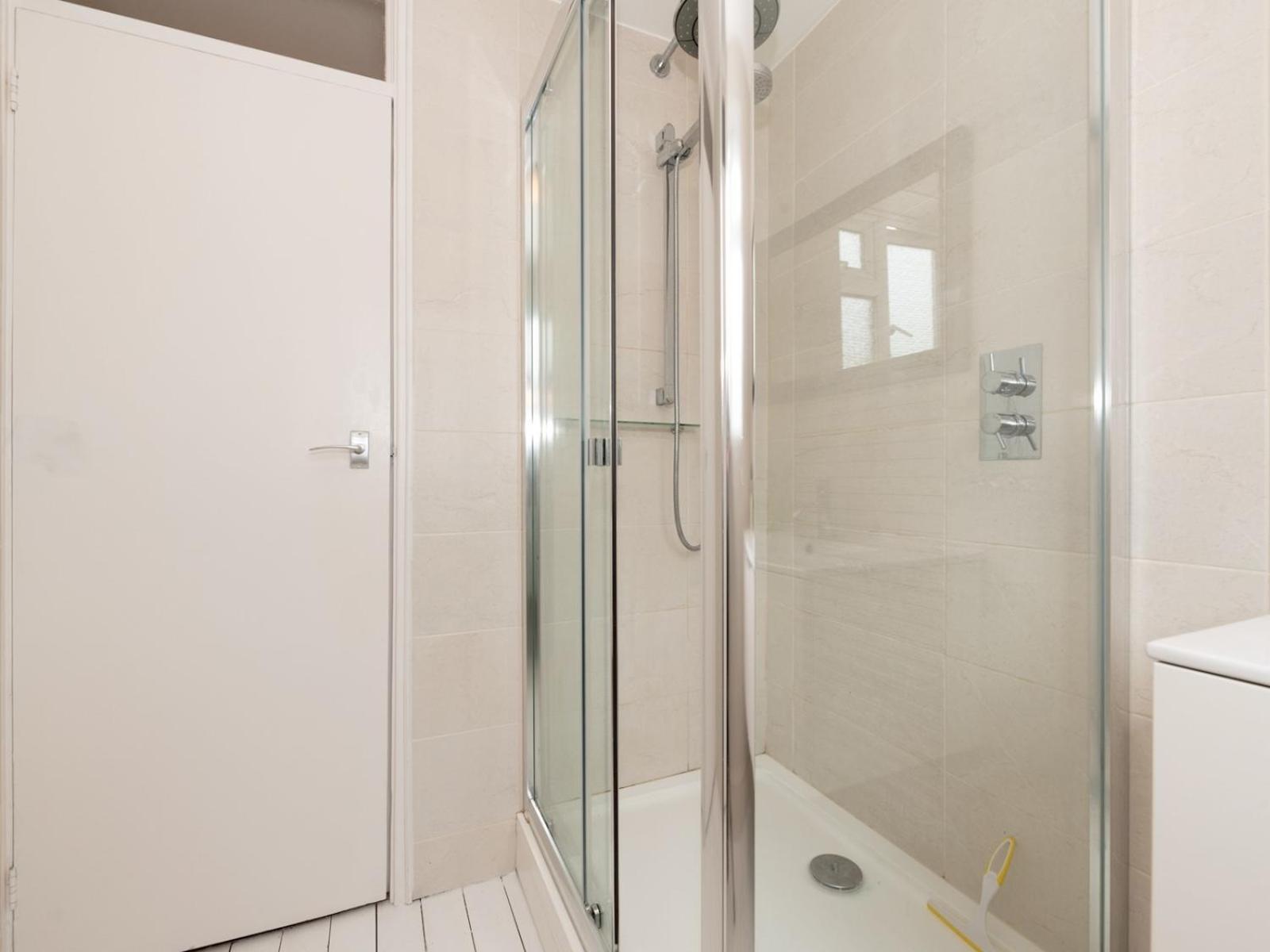 Apartment Pass The Keys Peaceful Zen With Parking Kew London