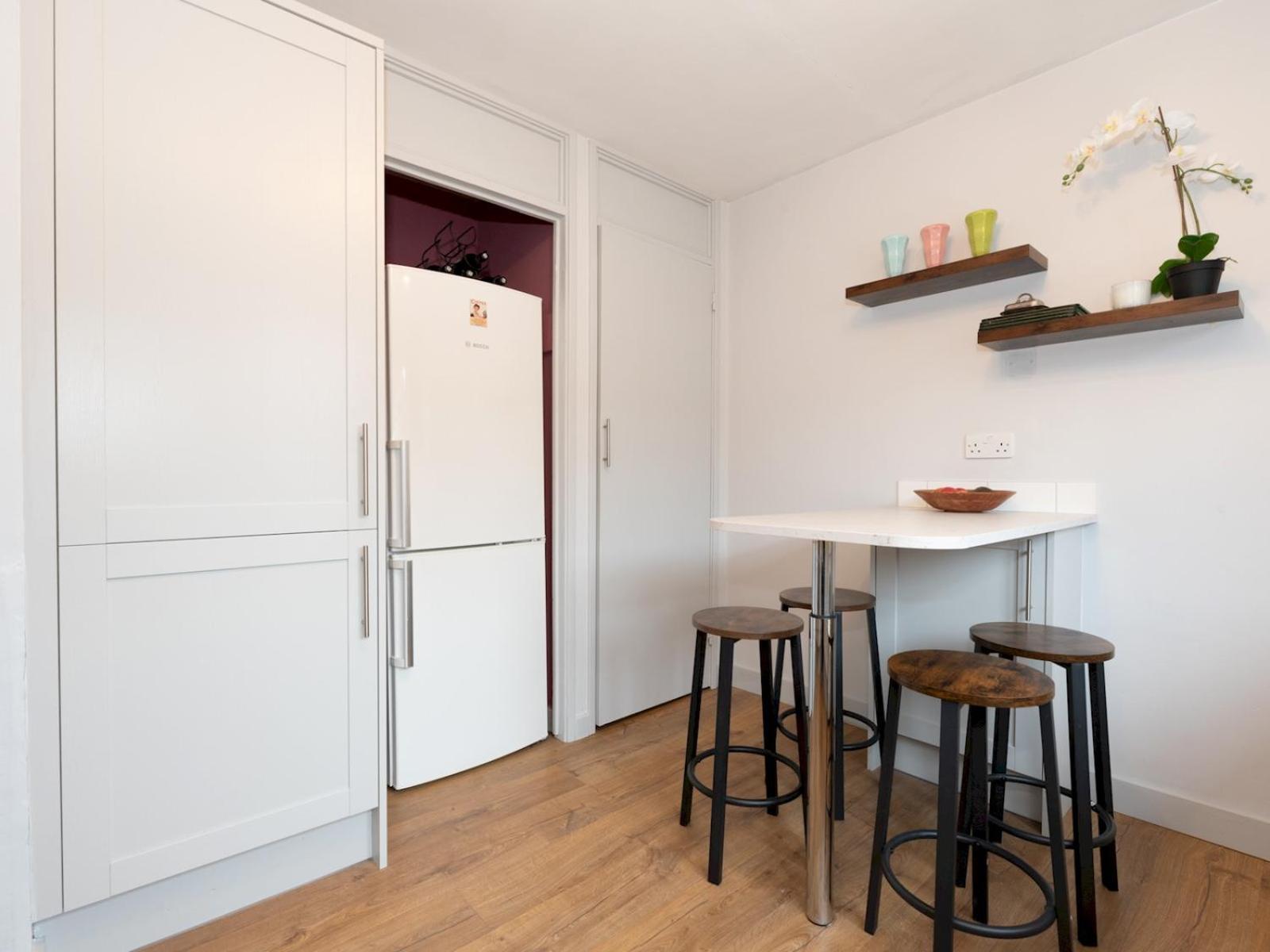 Pass The Keys Peaceful Zen With Parking Kew Apartment