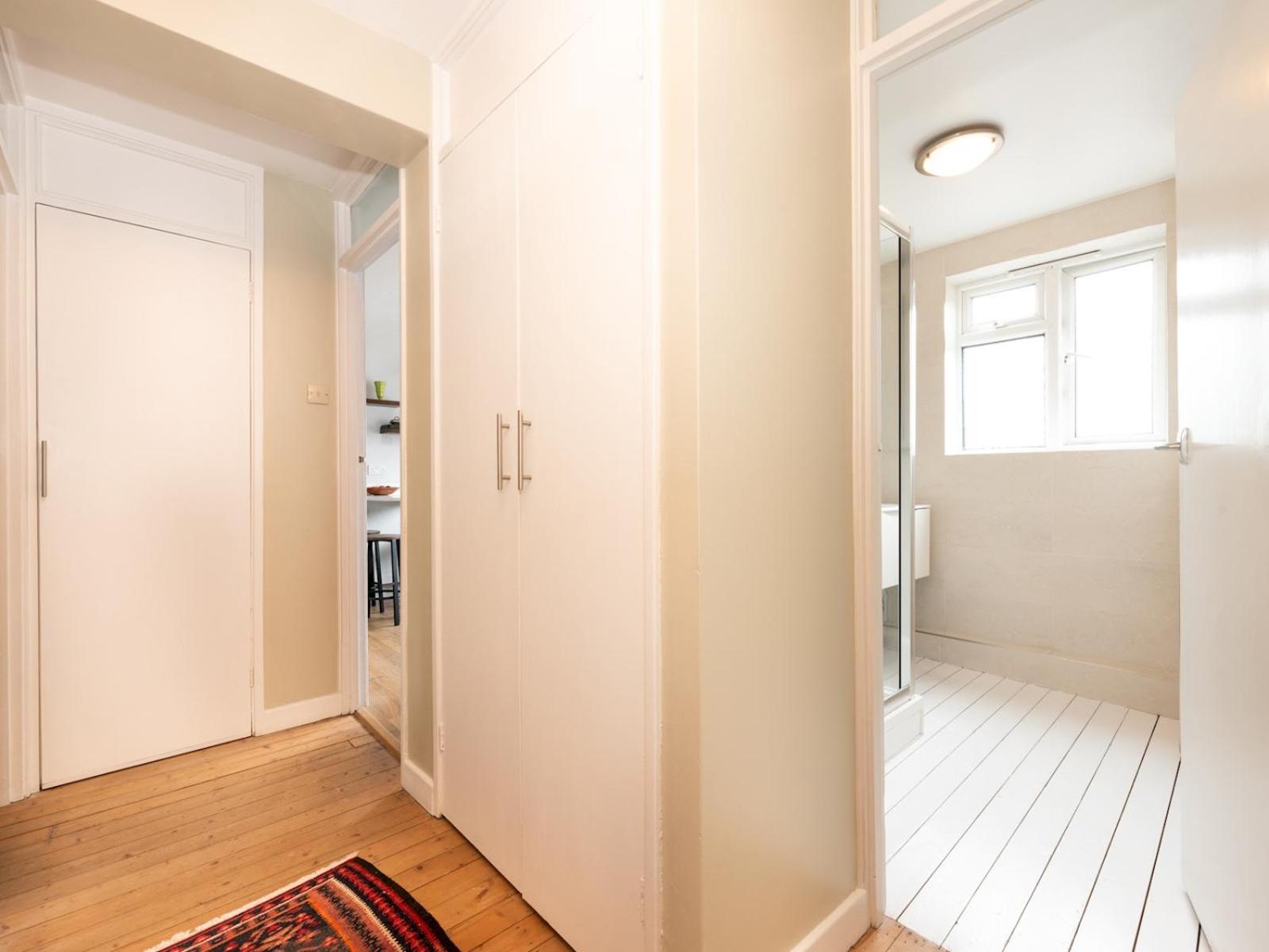Pass The Keys Peaceful Zen With Parking Kew Apartment