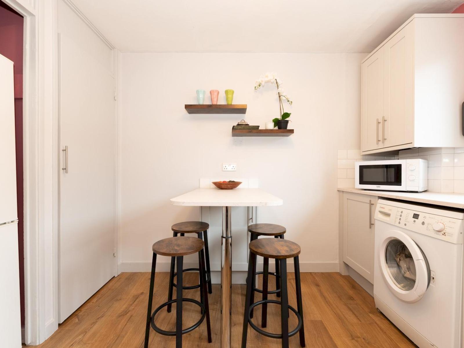 Pass The Keys Peaceful Zen With Parking Kew Apartment