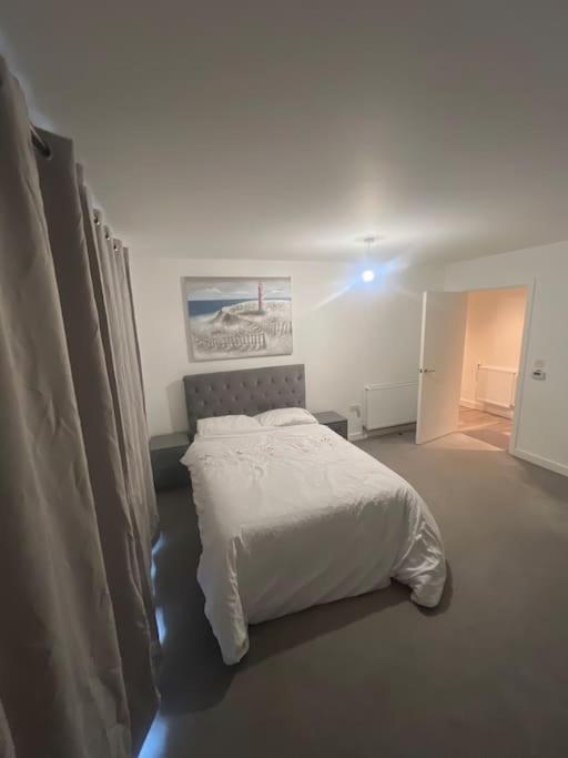 2 Bed Luxury Apartment *