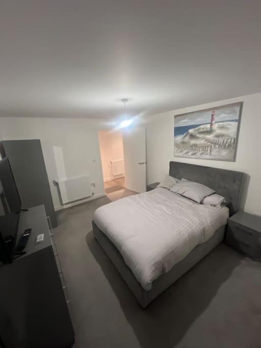 2 Bed Luxury Apartment *