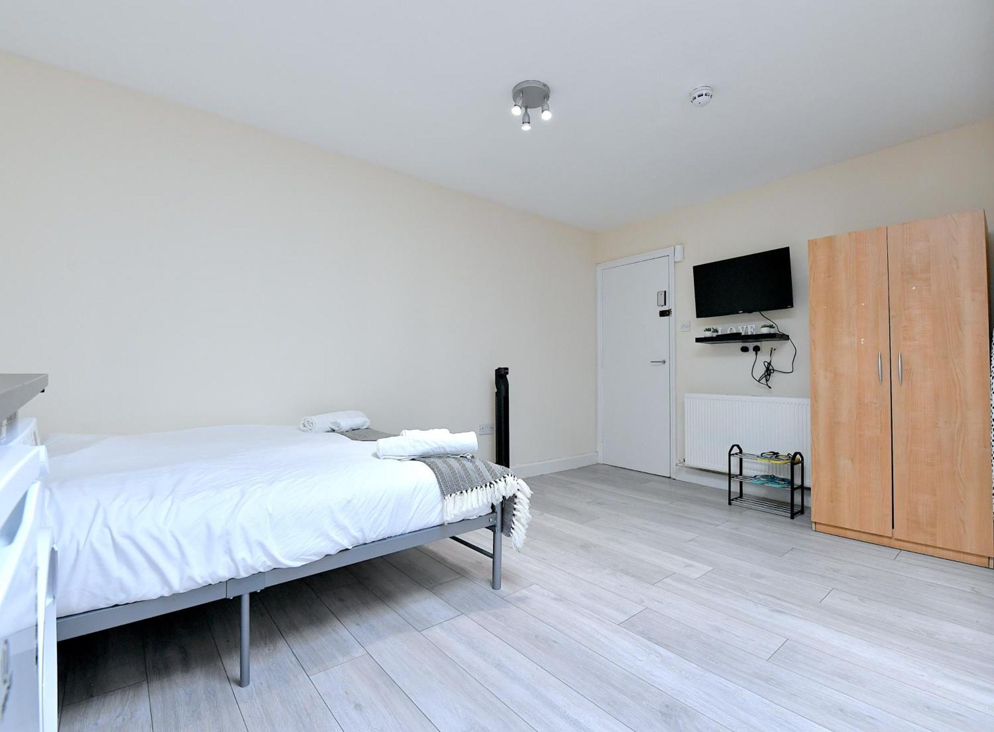 Apartment Seven Sister *