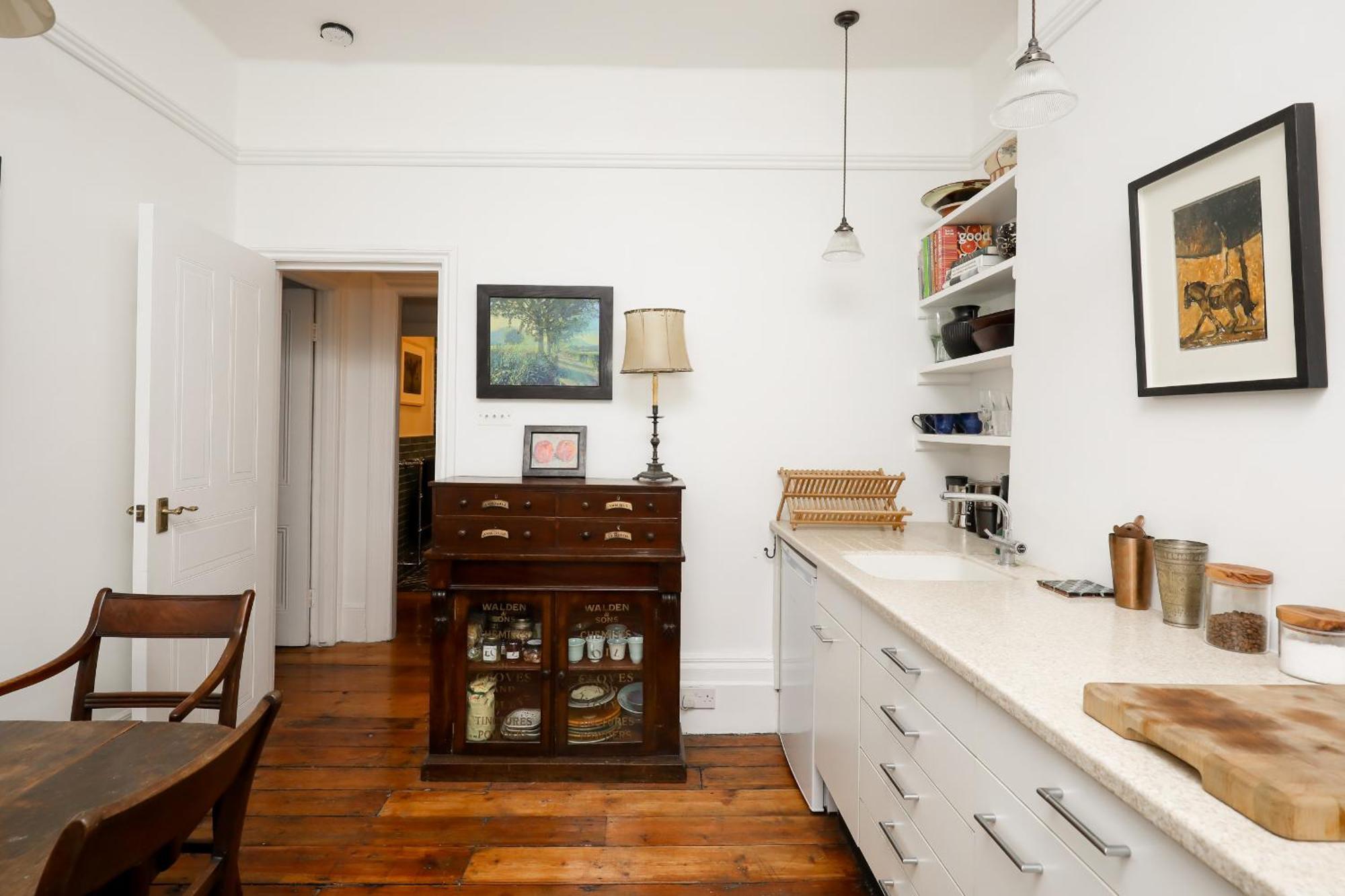 Charming West End In Peaceful Fitzrovia Apartment *