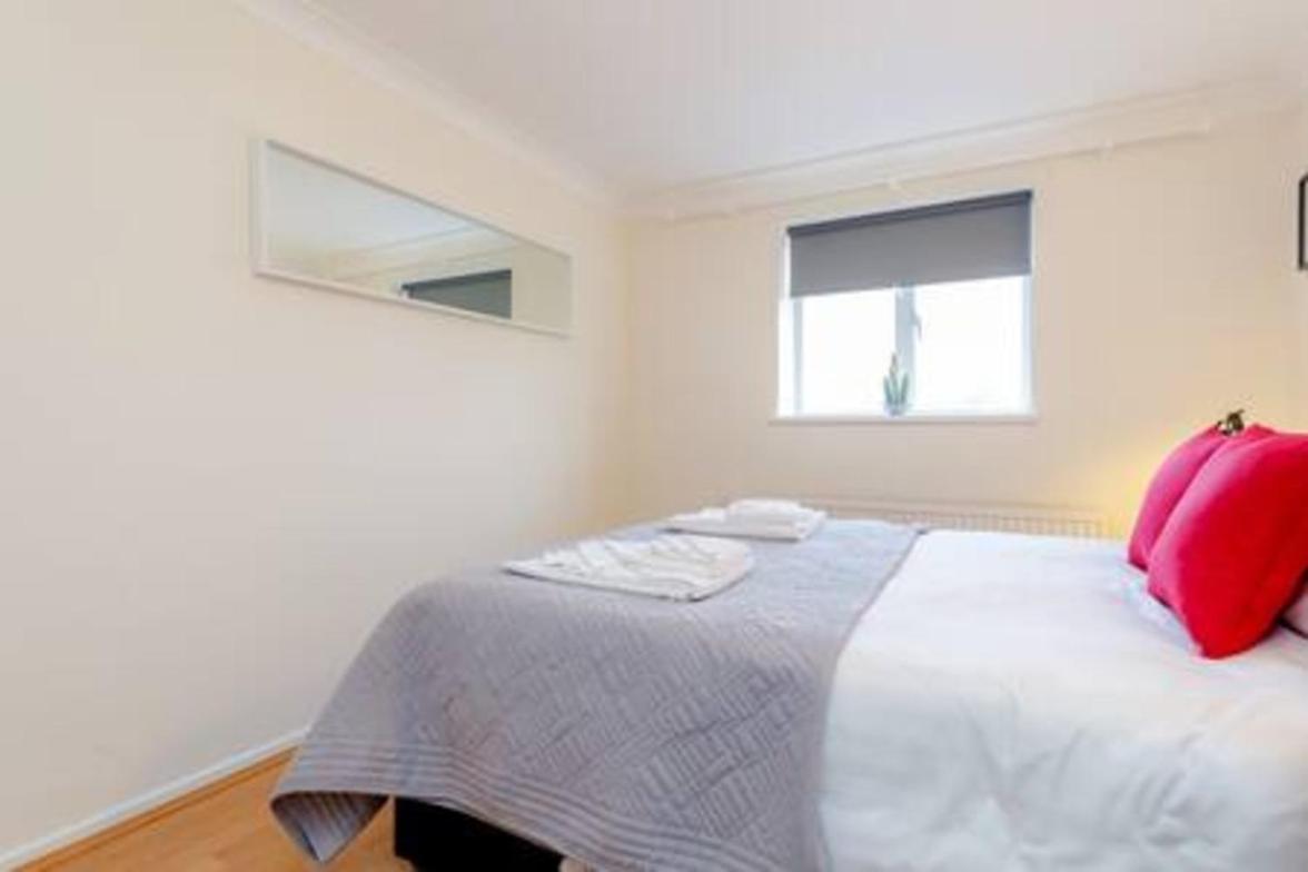 Holland Park 2 Bed Flat By Basetogo