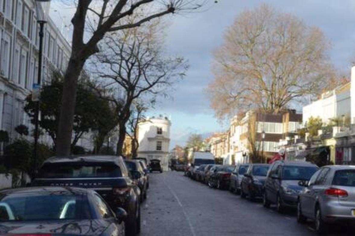 Holland Park 2 Bed Flat By Basetogo Apartment