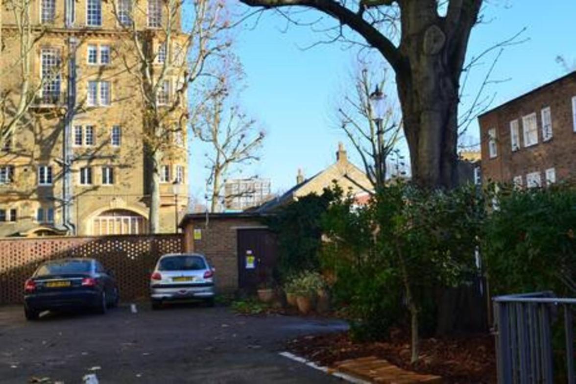 Holland Park 2 Bed Flat By Basetogo * London