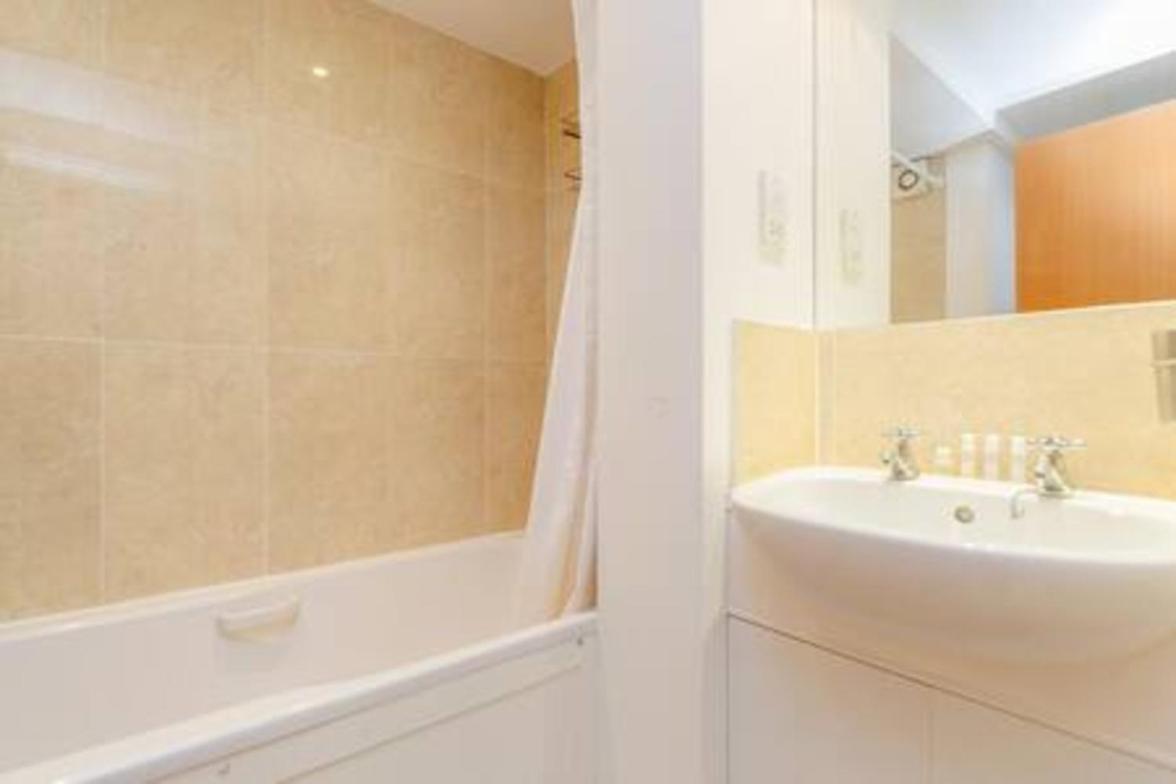 Apartment Holland Park 2 Bed Flat By Basetogo London