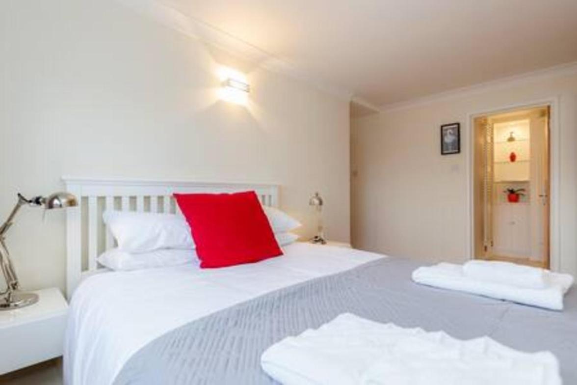 Holland Park 2 Bed Flat By Basetogo London