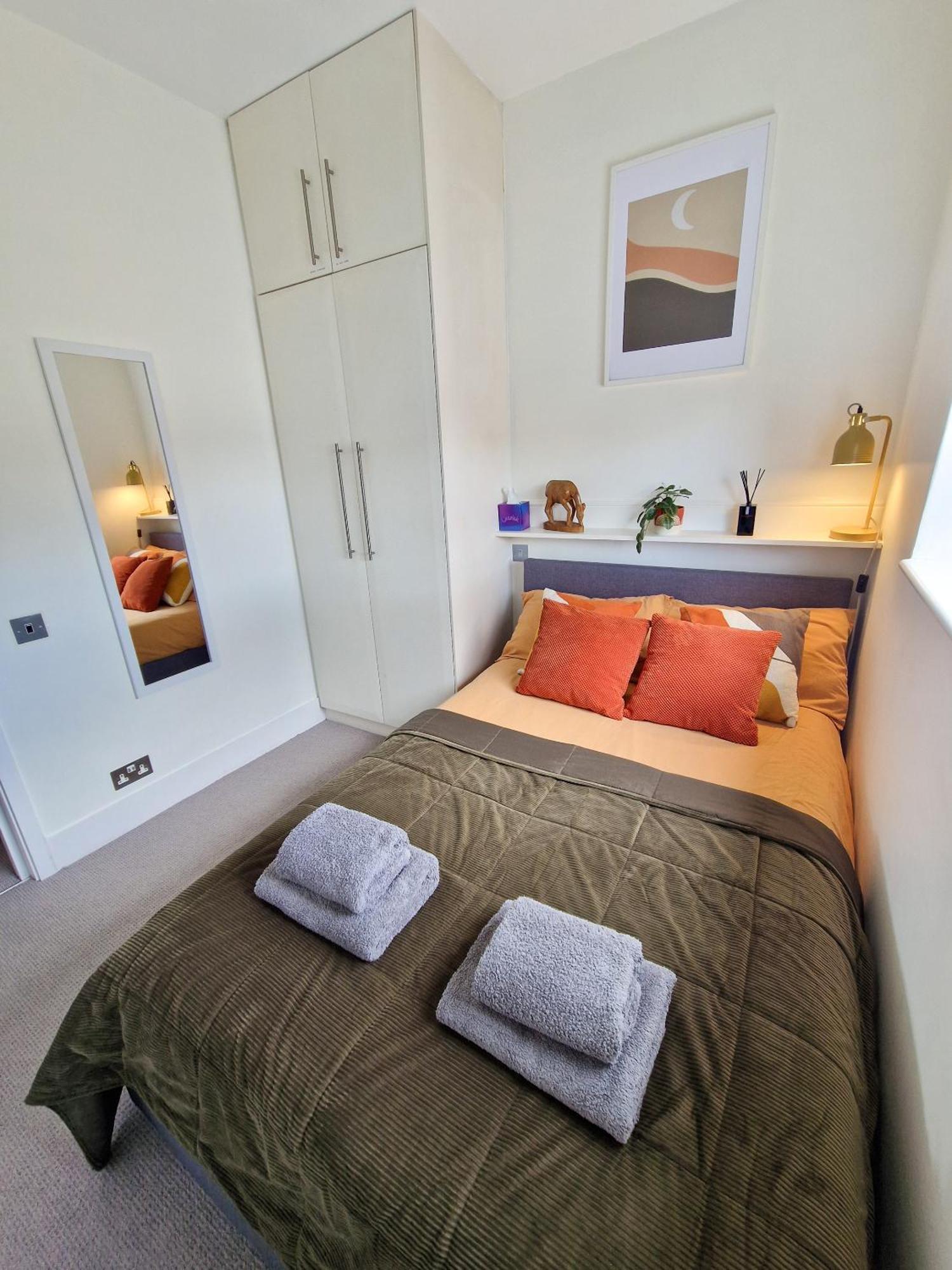 Apartamento 1-bed Apartment, Close To Kensington Olympia With Free Wi-fi & Netflix *