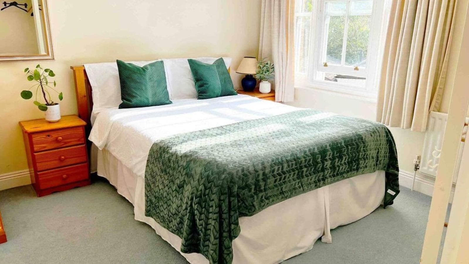Peaceful 3 Beds - Near Central Holiday home *