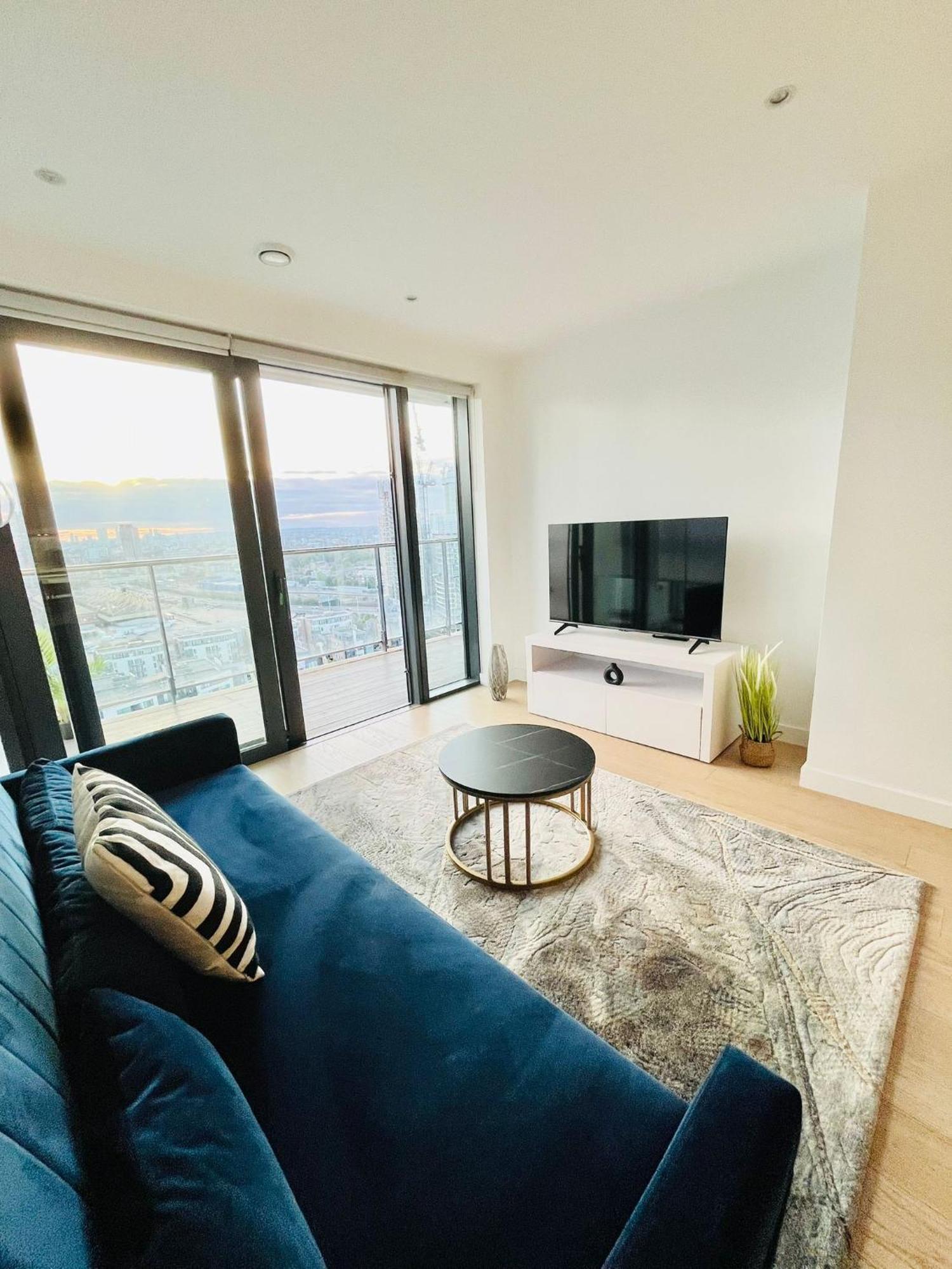 Modern Canary Wharf Apartment - Prime For Business & Family - Near Tube Access * London