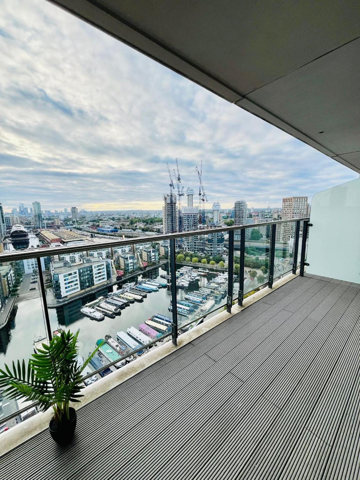 Modern Canary Wharf Apartment - Prime For Business & Family - Near Tube Access