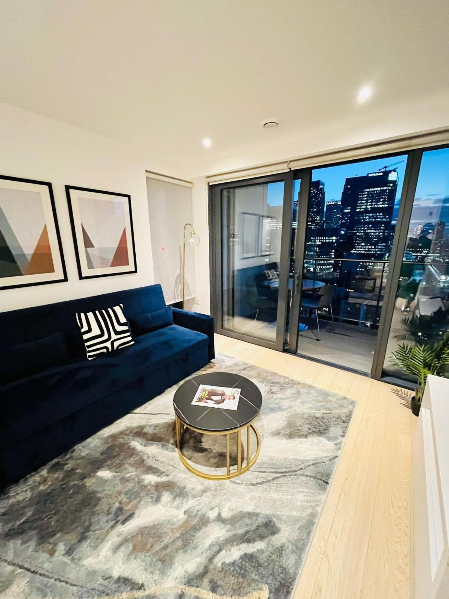 Modern Canary Wharf Apartment - Prime For Business & Family - Near Tube Access Apartment London