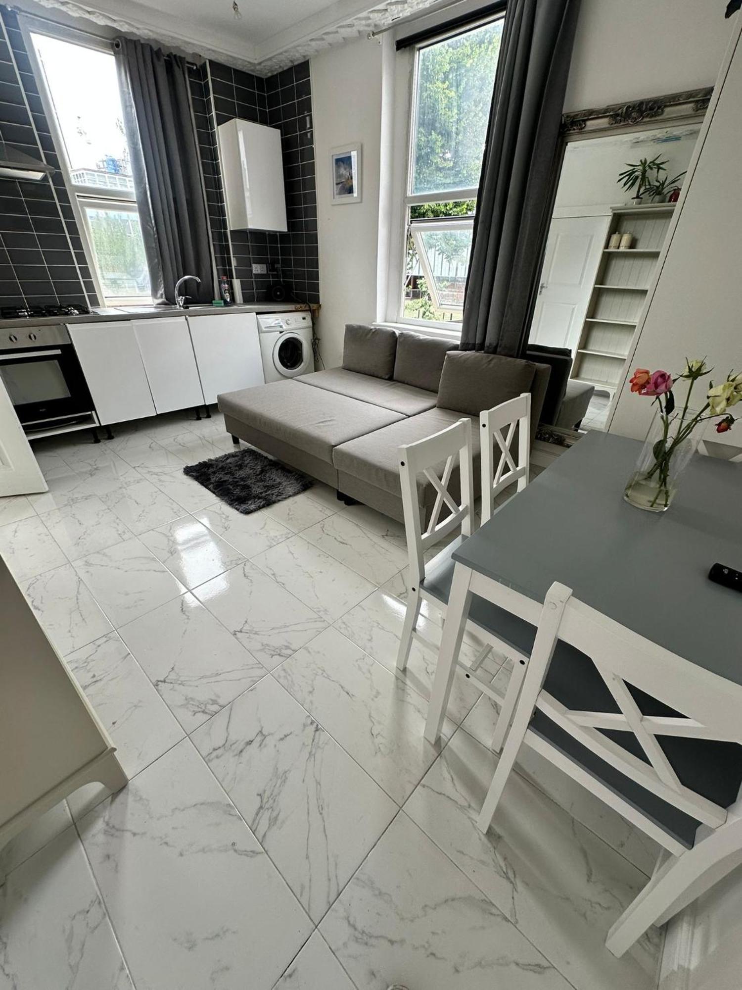 First Floor One Bedroom Flat Bell Street