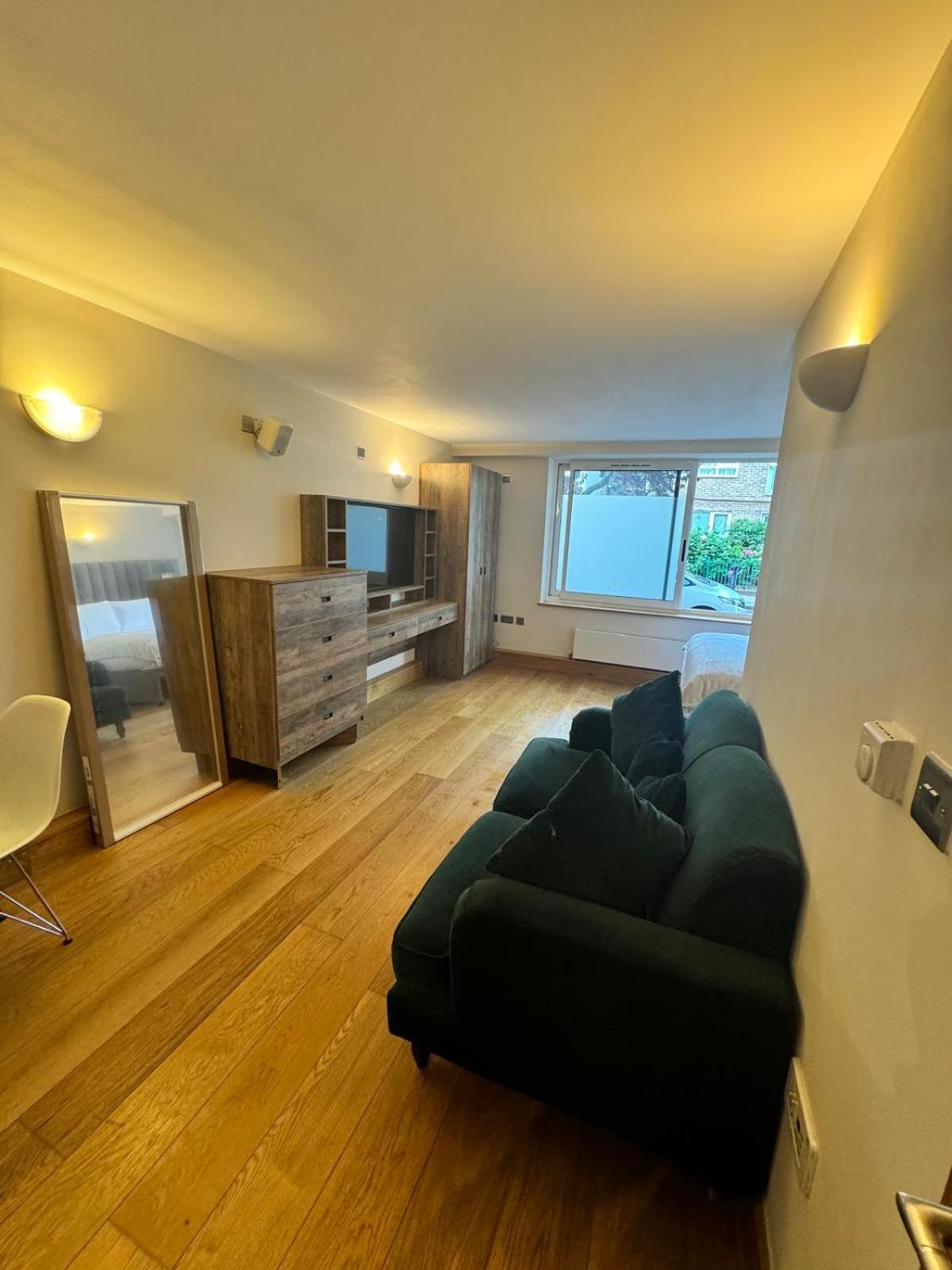 Westwood House Apartment