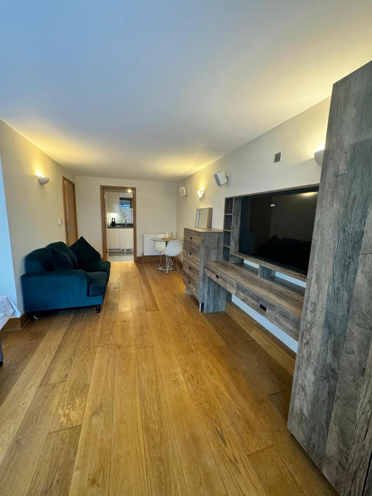 Westwood House Apartment