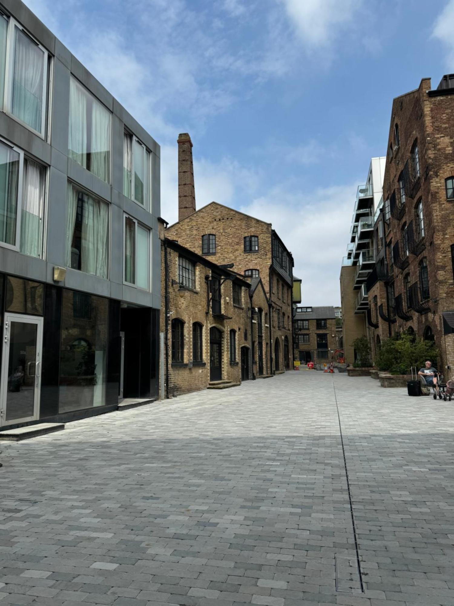 Chic Near Tower Bridge Apartment London