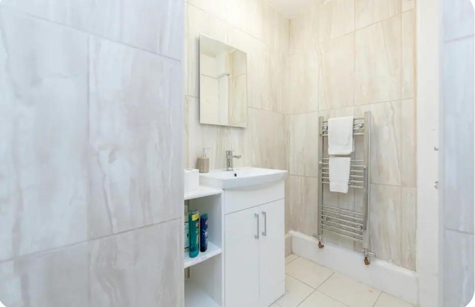 Spacious Double By Batteresa Park - Zone 1 Habitación en casa particular