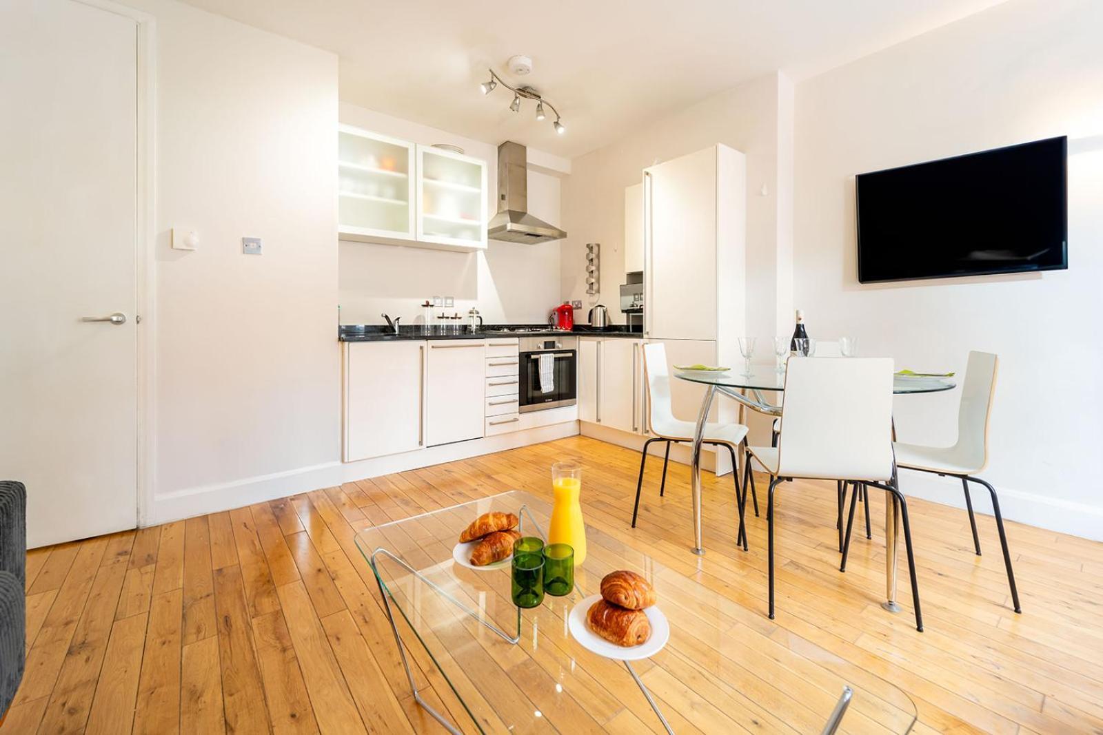 Appartement Spacious With A Balcony In Prime Location In Farringdon Londen