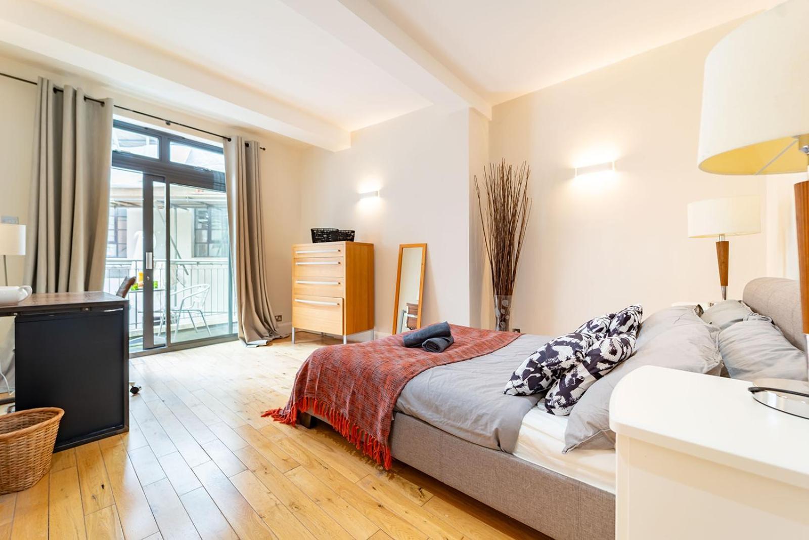 Appartement Spacious With A Balcony In Prime Location In Farringdon *
