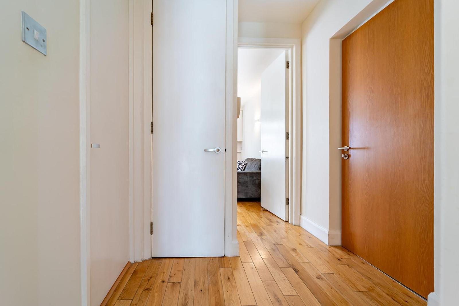Spacious With A Balcony In Prime Location In Farringdon Appartement