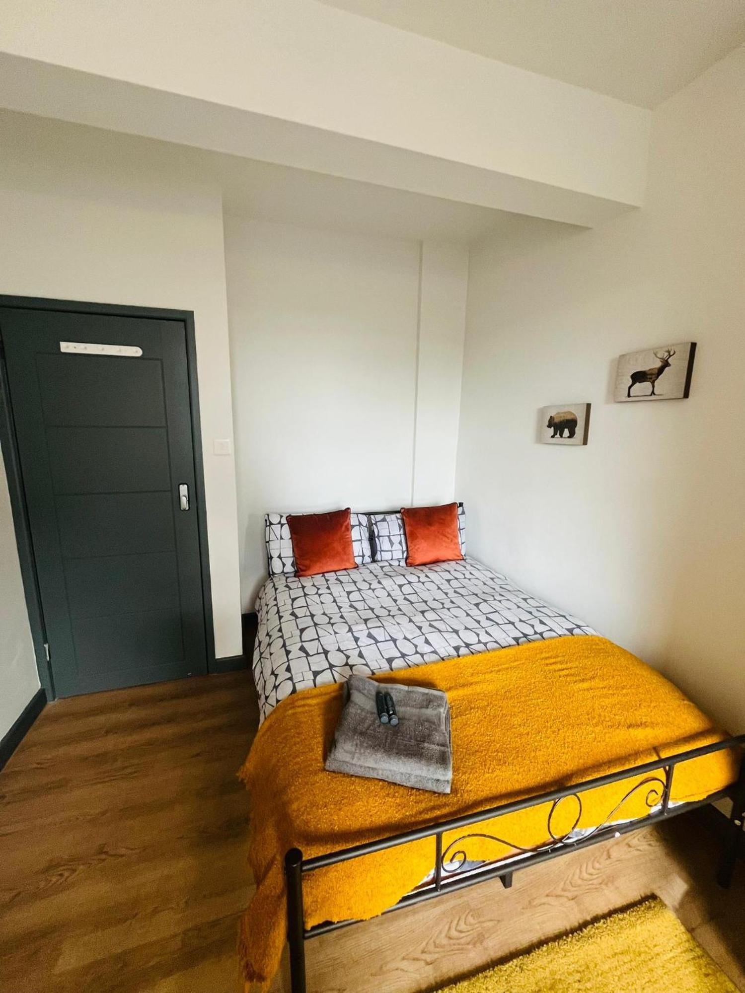 Kilburn Guest * London